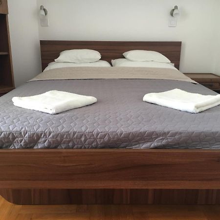 Center apartmanház Hotel Hajdúszoboszló Esterno foto