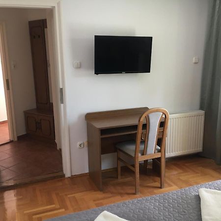 Center apartmanház Hotel Hajdúszoboszló Esterno foto
