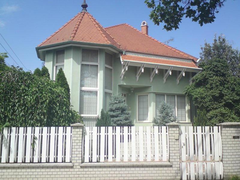 Center apartmanház Hotel Hajdúszoboszló Esterno foto