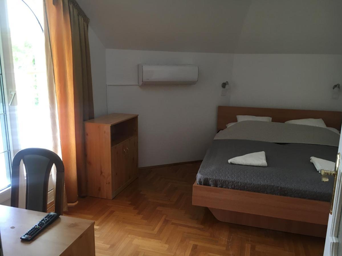 Center apartmanház Hotel Hajdúszoboszló Esterno foto