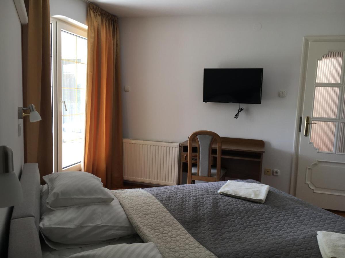 Center apartmanház Hotel Hajdúszoboszló Esterno foto