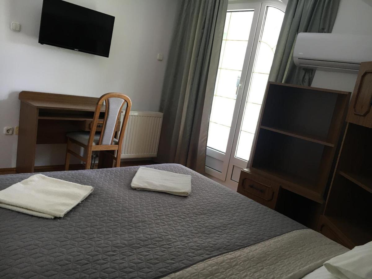 Center apartmanház Hotel Hajdúszoboszló Esterno foto
